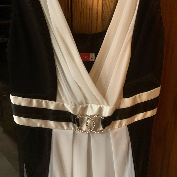 Black and white dress - Picture 4 of 4